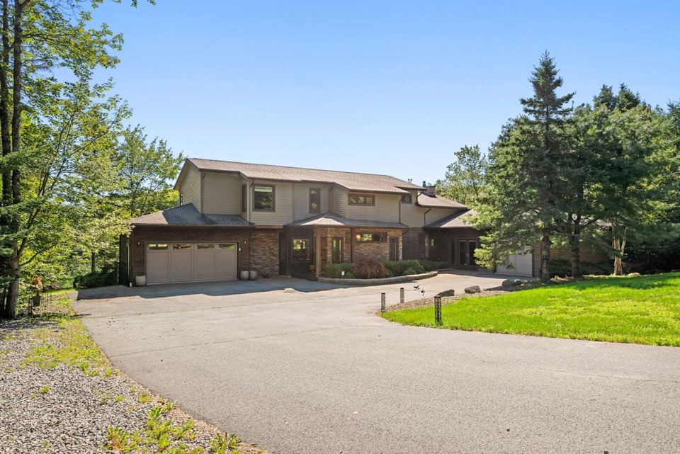 Serene Lakehouse, Hammonds Plains